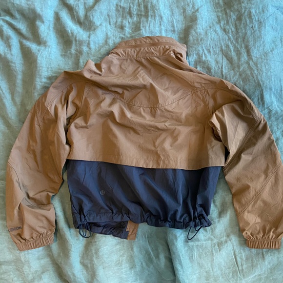 Lululemon windbreaker, sz 4 - Picture 3 of 6